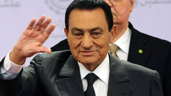 مبارك : حميت آبار بترول الامارات بالصاعقة والشيخ زايد سافر بطائرتي