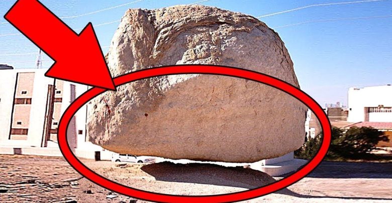 صخرة تزن 700 طن معلقة في الهواء منذ 60 مليون سنة ولم تسقط يقال ان الجن مسخر لرفعها شاهد لما لم تسقط