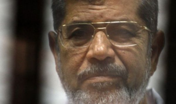 عاجل ..النائب العام يكشف اللحظات الأخيرة قبل وفاة محمد مرسي : “سقط مغشـ ـيا عليه اتسعت عيناه ..وصل للمستشفي في هذه الحالة “