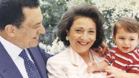 عاجل ..علاء مبارك يكشف حقيقة وفاة سوزان مبارك :”أمي “