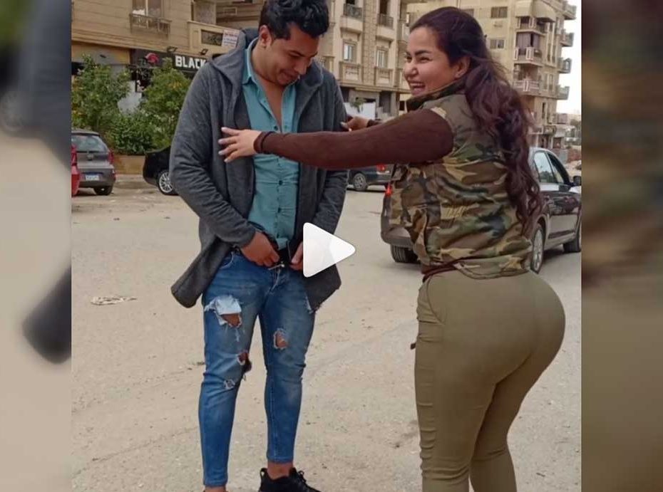 شاهد.. سما المصري مع شاب يريد خلع بنطاله في الشارع!